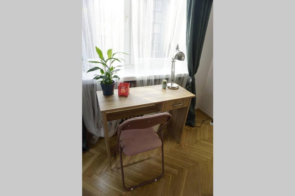 Sunshine Parkside Hideaway - 3 Bedroom - By Upstairs Krakov Exteriér fotografie